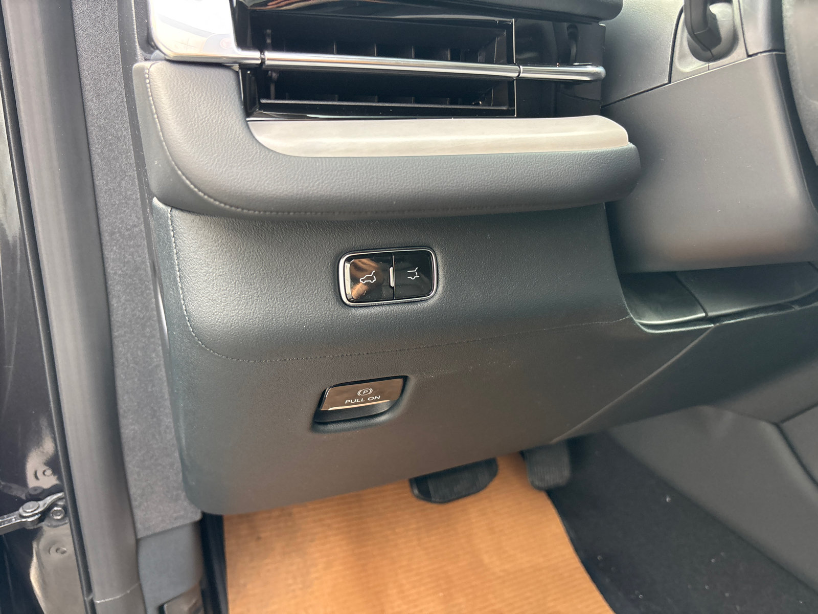 New 2026 Lincoln Navigator Premiere AWD/4WD image 13