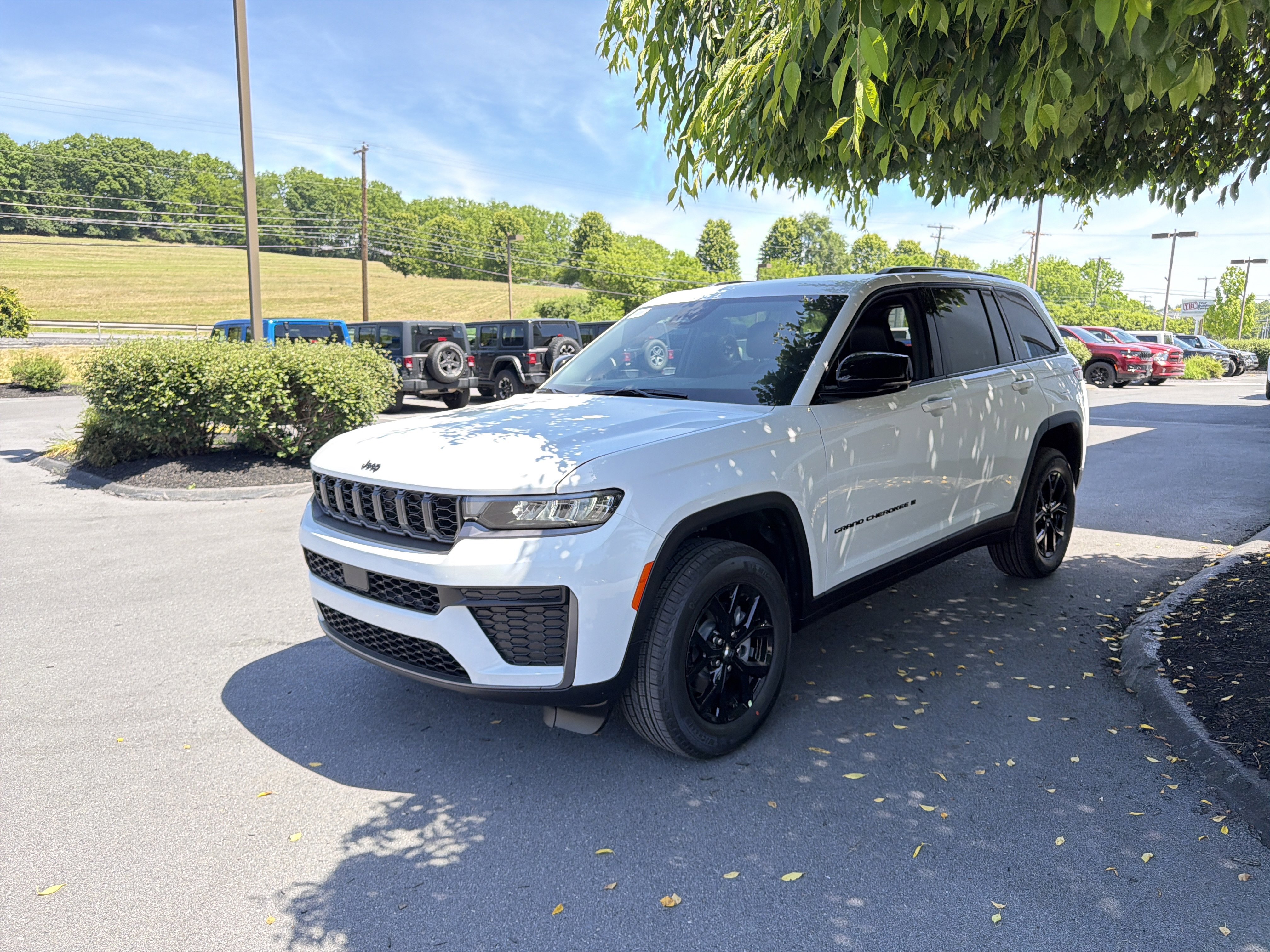 New 2026 Jeep Grand Cherokee Altitude AWD/4WD image 9
