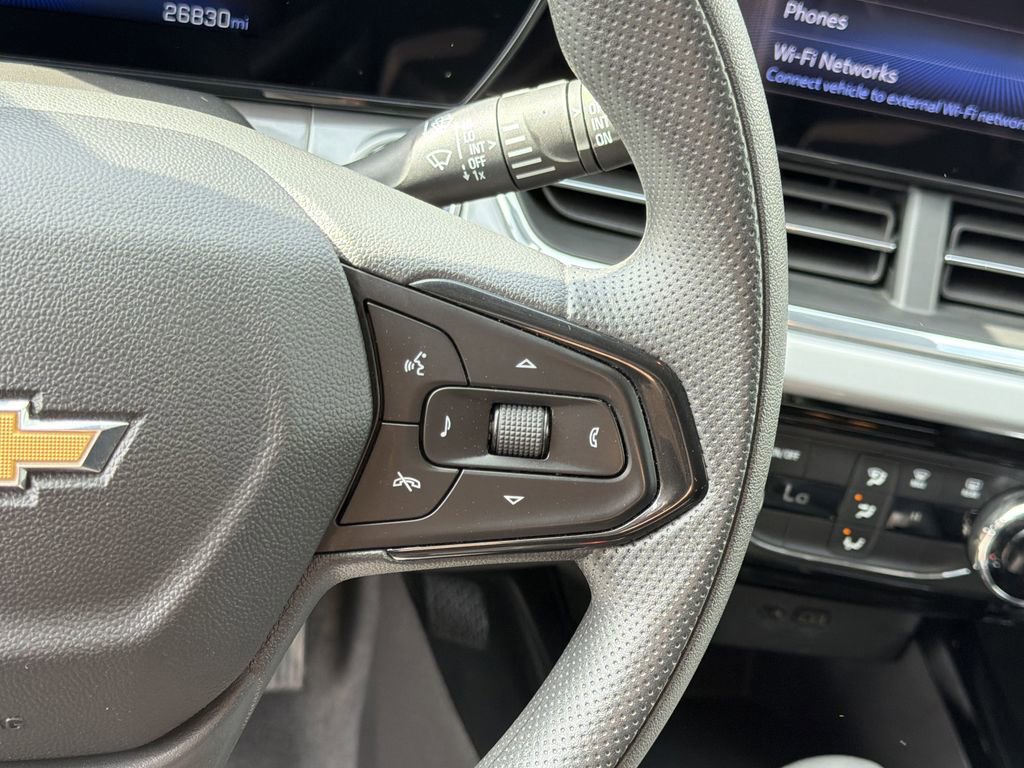 Used 2025 Chevrolet Trax LT image 23