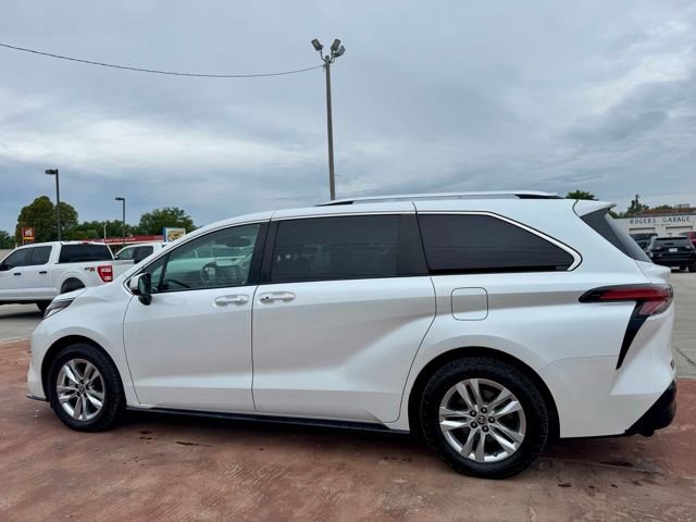 Used 2022 Toyota Sienna Limited FWD image 8