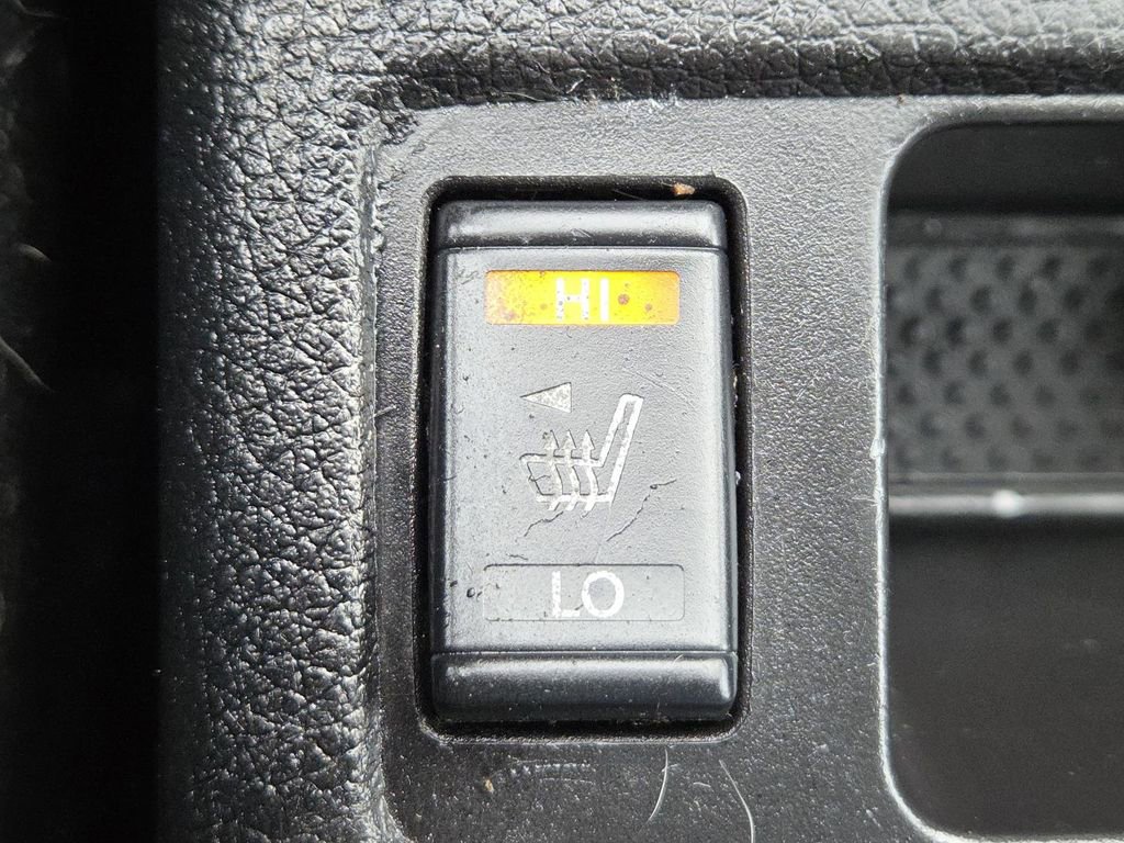 Used 2016 Nissan Rogue SV image 4