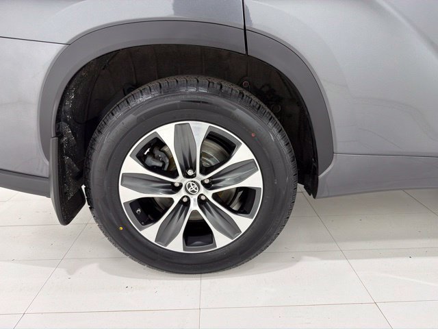 Used 2021 Toyota Highlander XLE AWD/4WD image 50