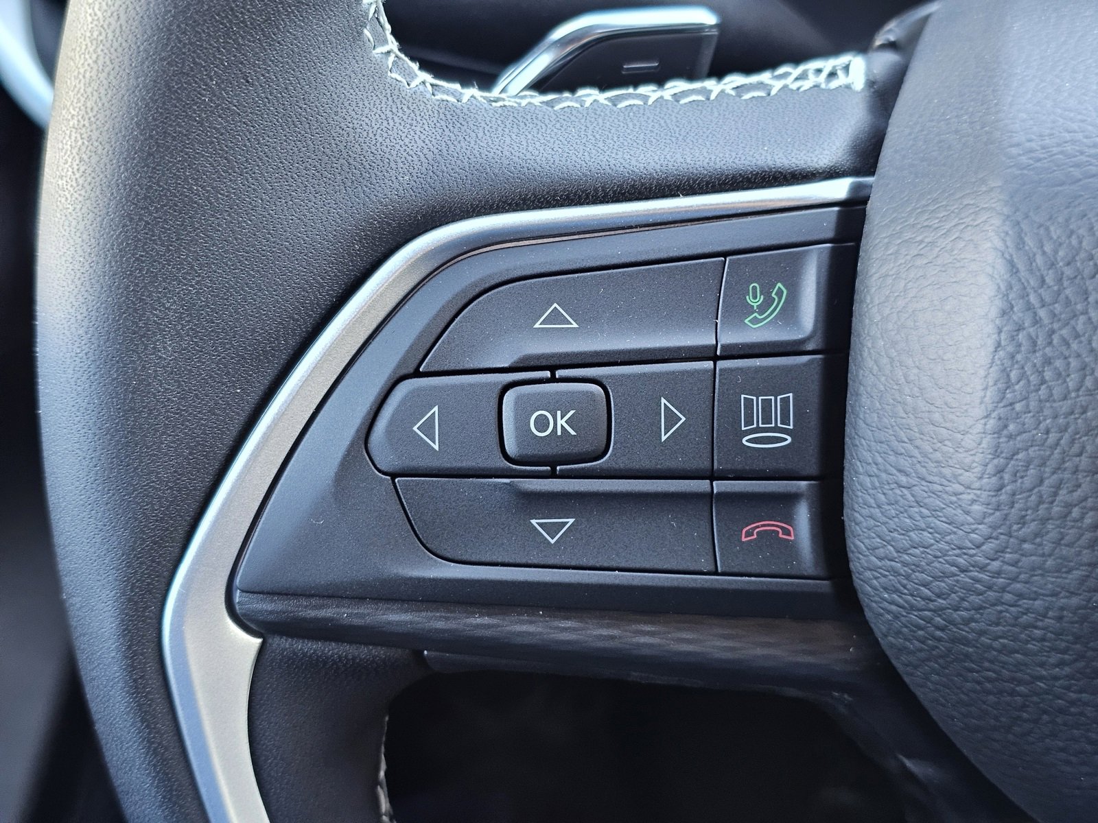 New 2025 Jeep Grand Cherokee L Altitude image 17