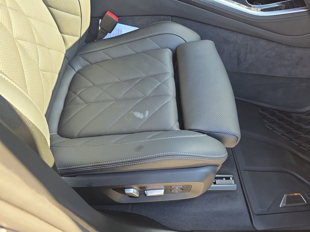 Used 2025 BMW X5 xDrive40i w/ M Sport Package image 12