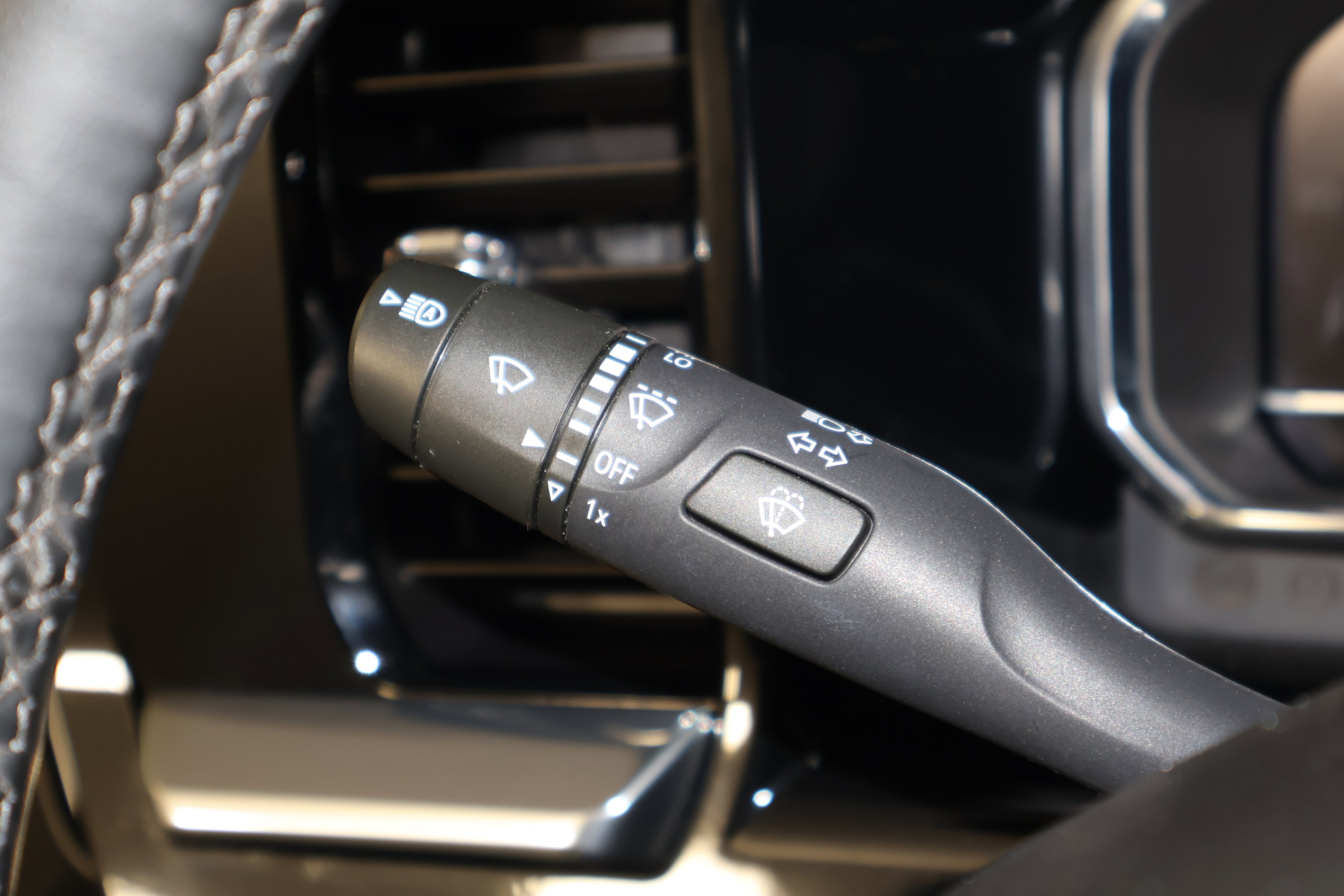 Used 2025 Chevrolet Silverado 1500 LT image 23