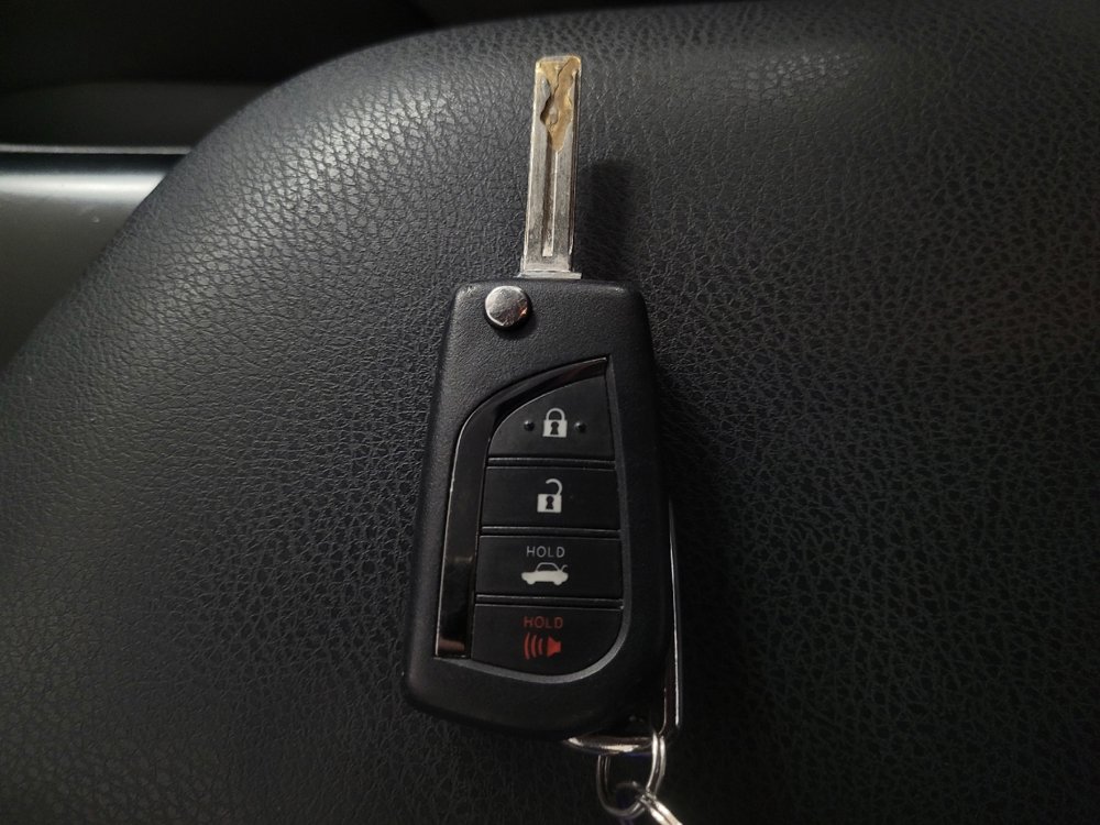 Used 2019 Toyota Camry LE FWD image 32