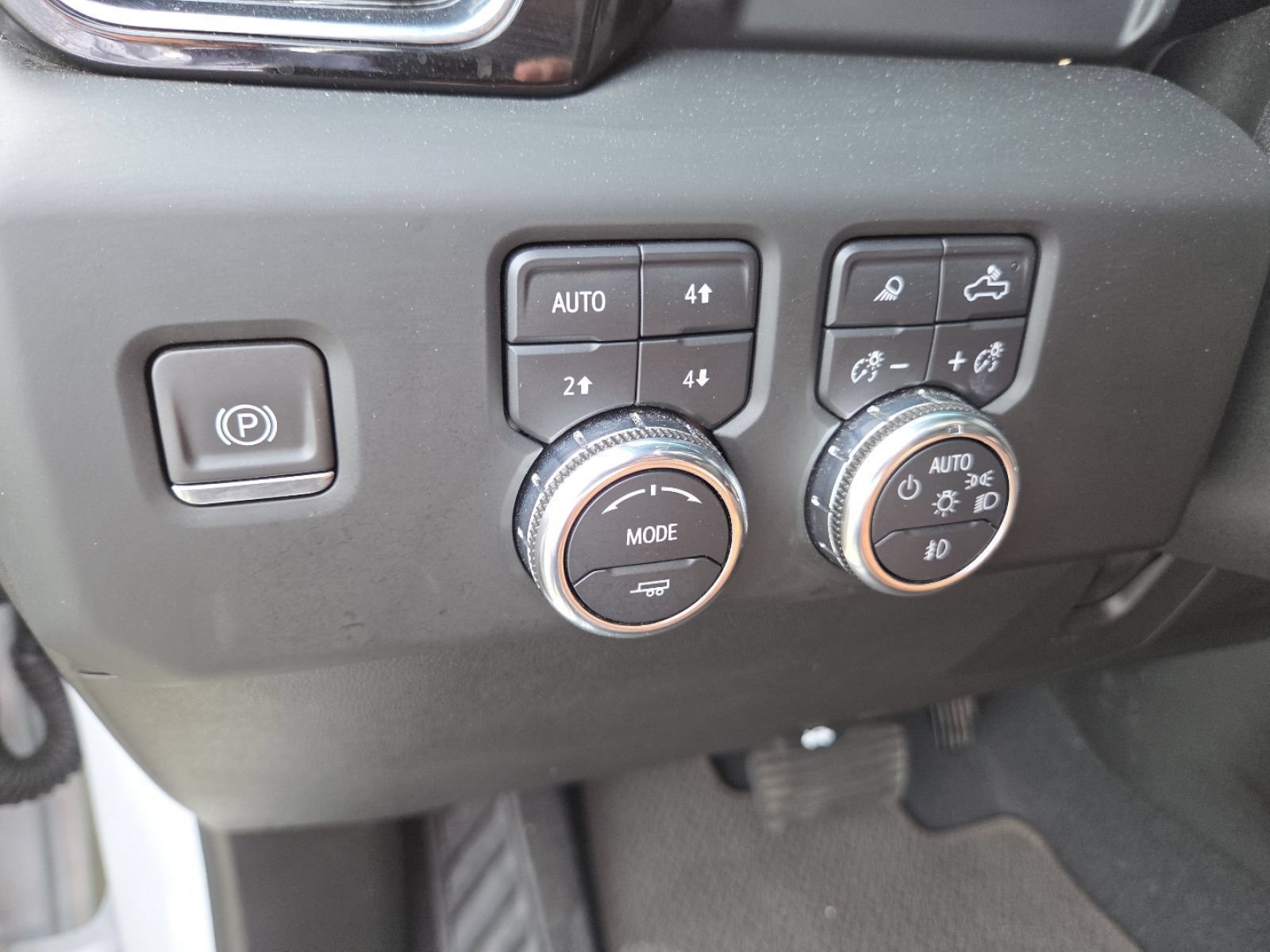 Used 2024 GMC Sierra 2500 Denali Ultimate w/ Max Trailering Package AWD/4WD image 6