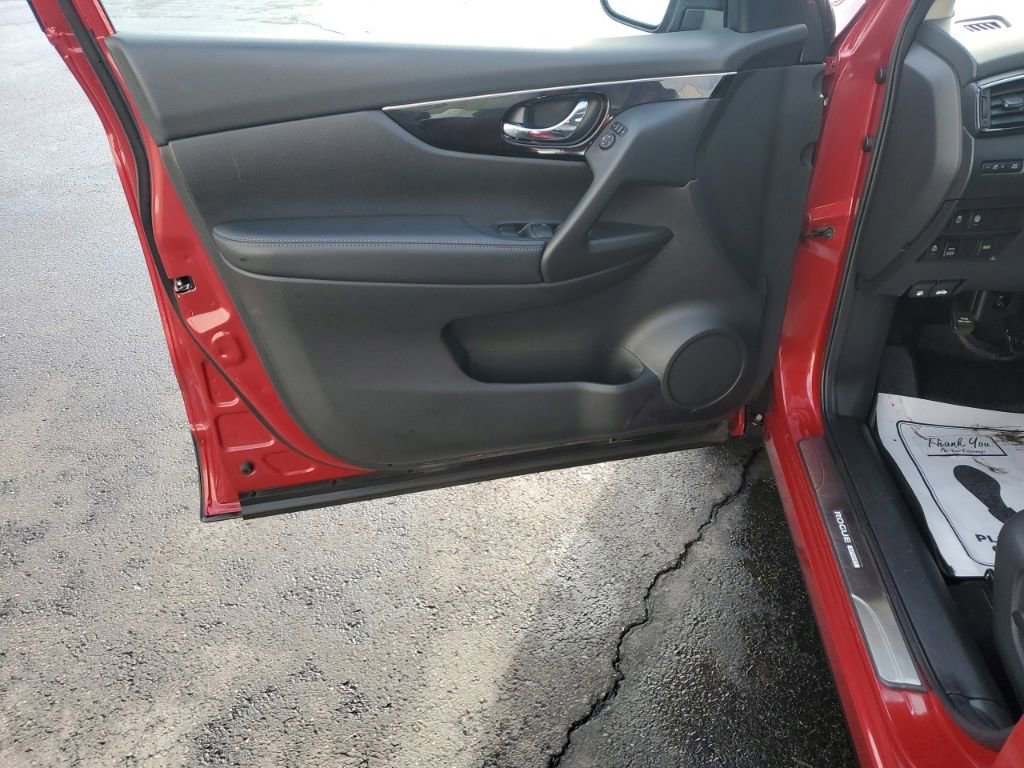 Used 2018 Nissan Rogue Sport SL w/ SL Premium Package image 13