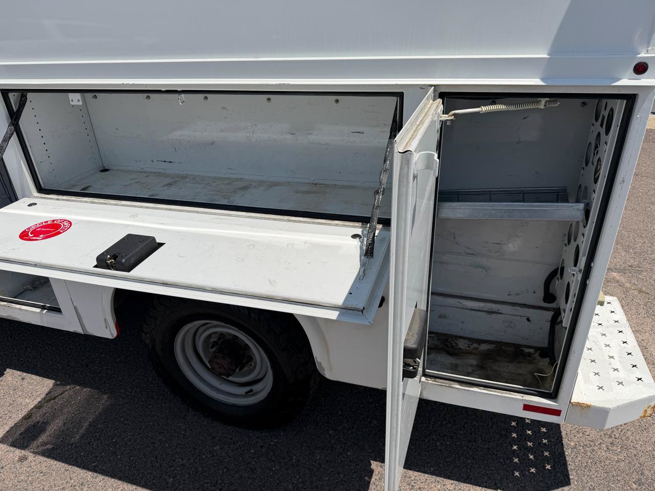 Used 2017 Ford E-350 and Econoline 350 Super Duty RWD image 16