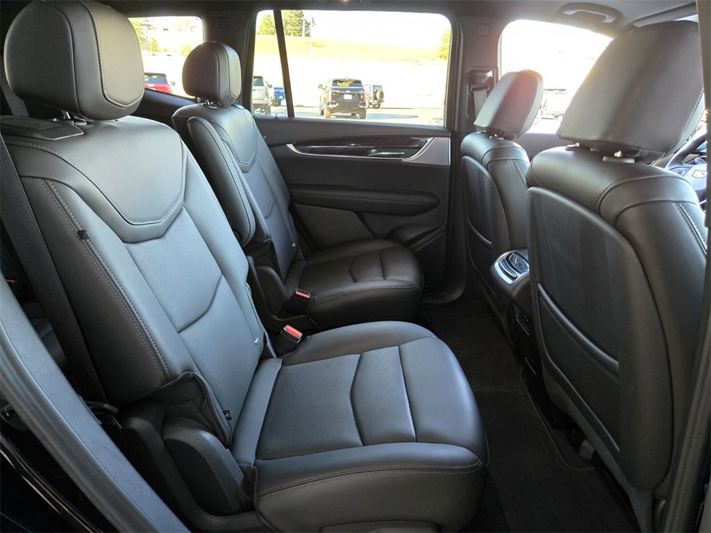 Used 2025 Cadillac XT6 Premium Luxury image 24