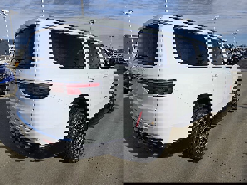 Used 2024 Jeep Wagoneer L Series II image 3