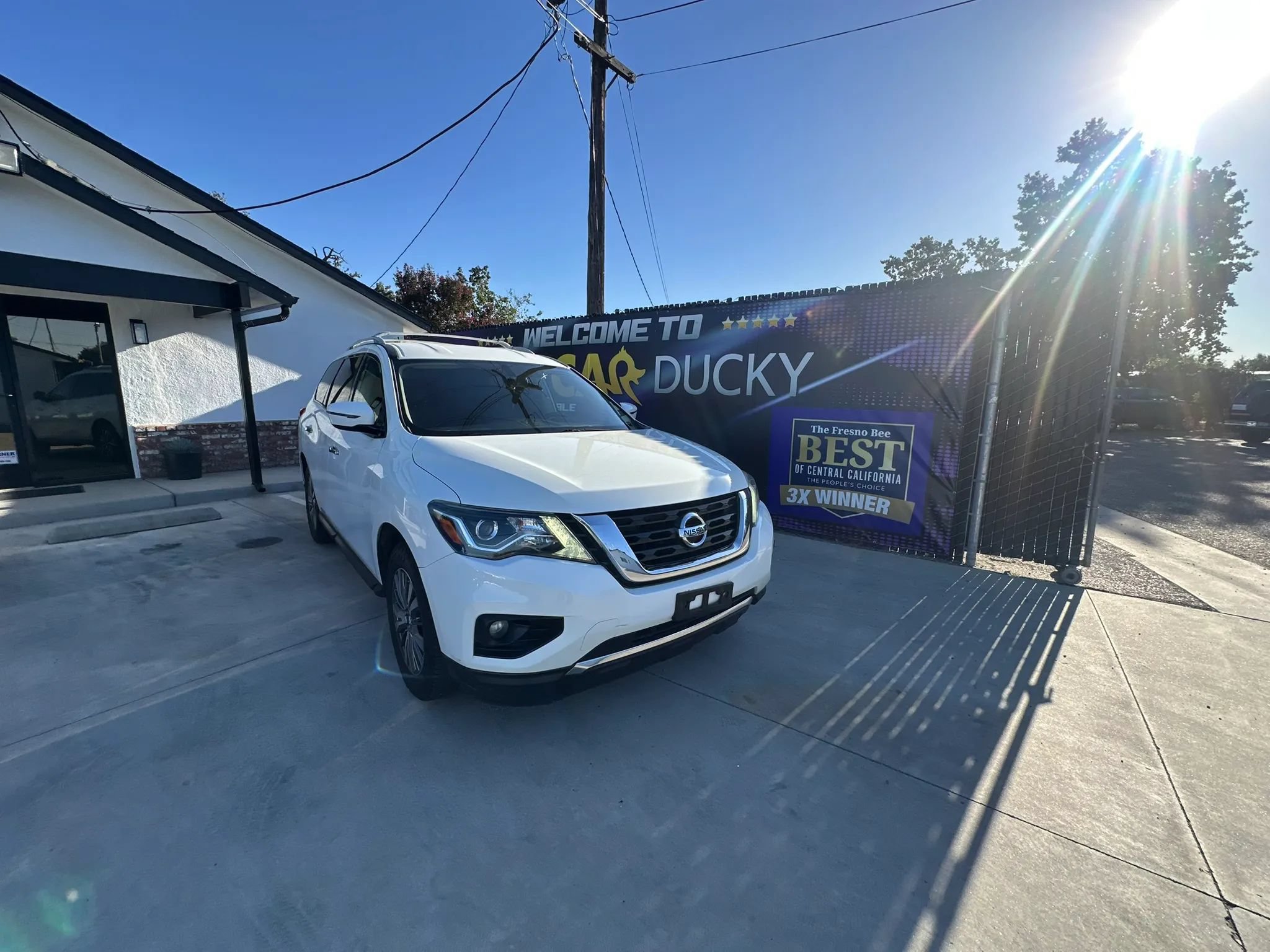 Used 2018 Nissan Pathfinder SV AWD/4WD image 2