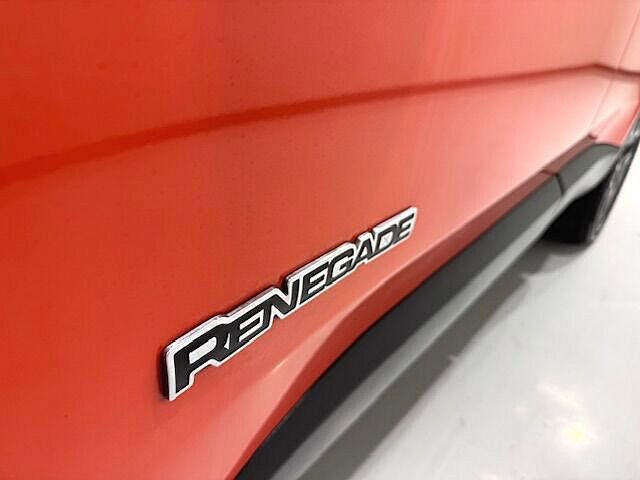 Used 2017 Jeep Renegade Latitude image 7