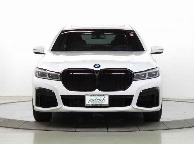 Used 2022 BMW 740i xDrive w/ M Sport Package image 2