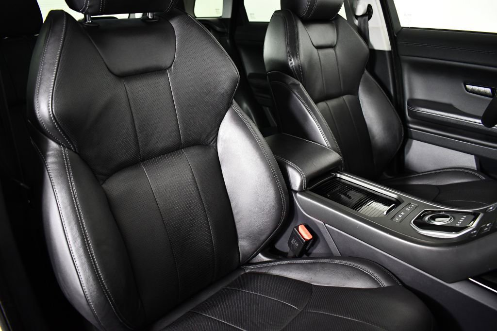 Used 2019 Land Rover Range Rover Evoque SE Premium image 22