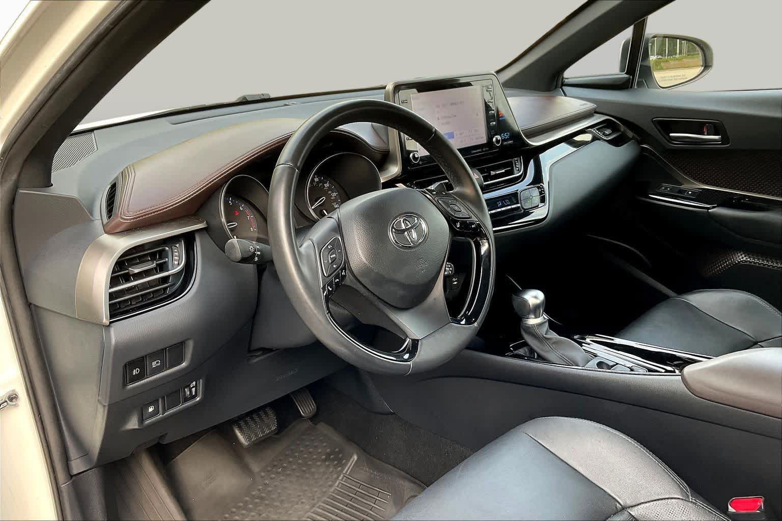 Used 2019 Toyota C-HR Limited FWD image 17