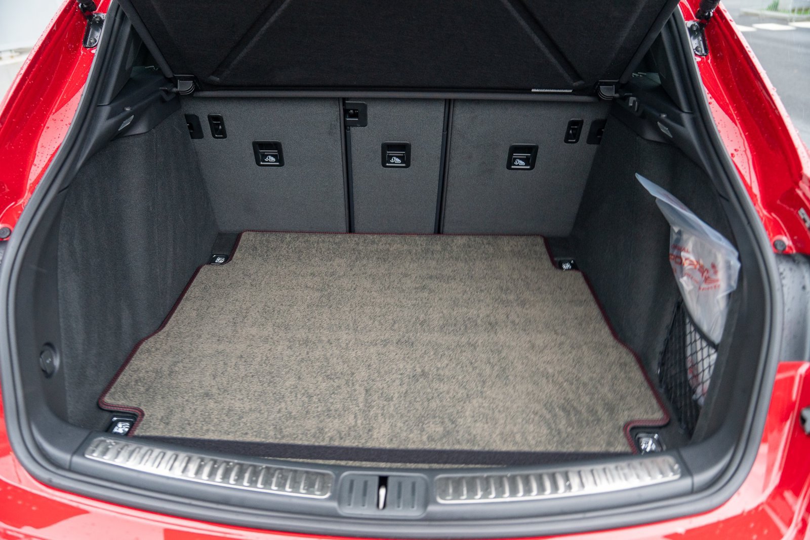 Certified 2026 Porsche Macan AWD/4WD image 28