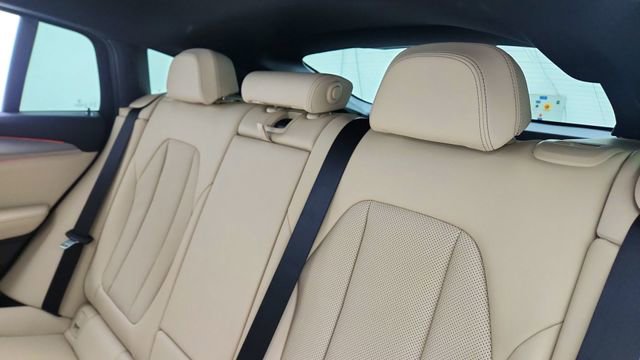 Used 2025 BMW X4 xDrive30i image 31