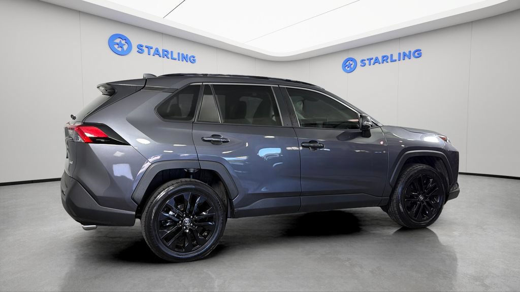Used 2020 Toyota RAV4 XLE Premium FWD image 11