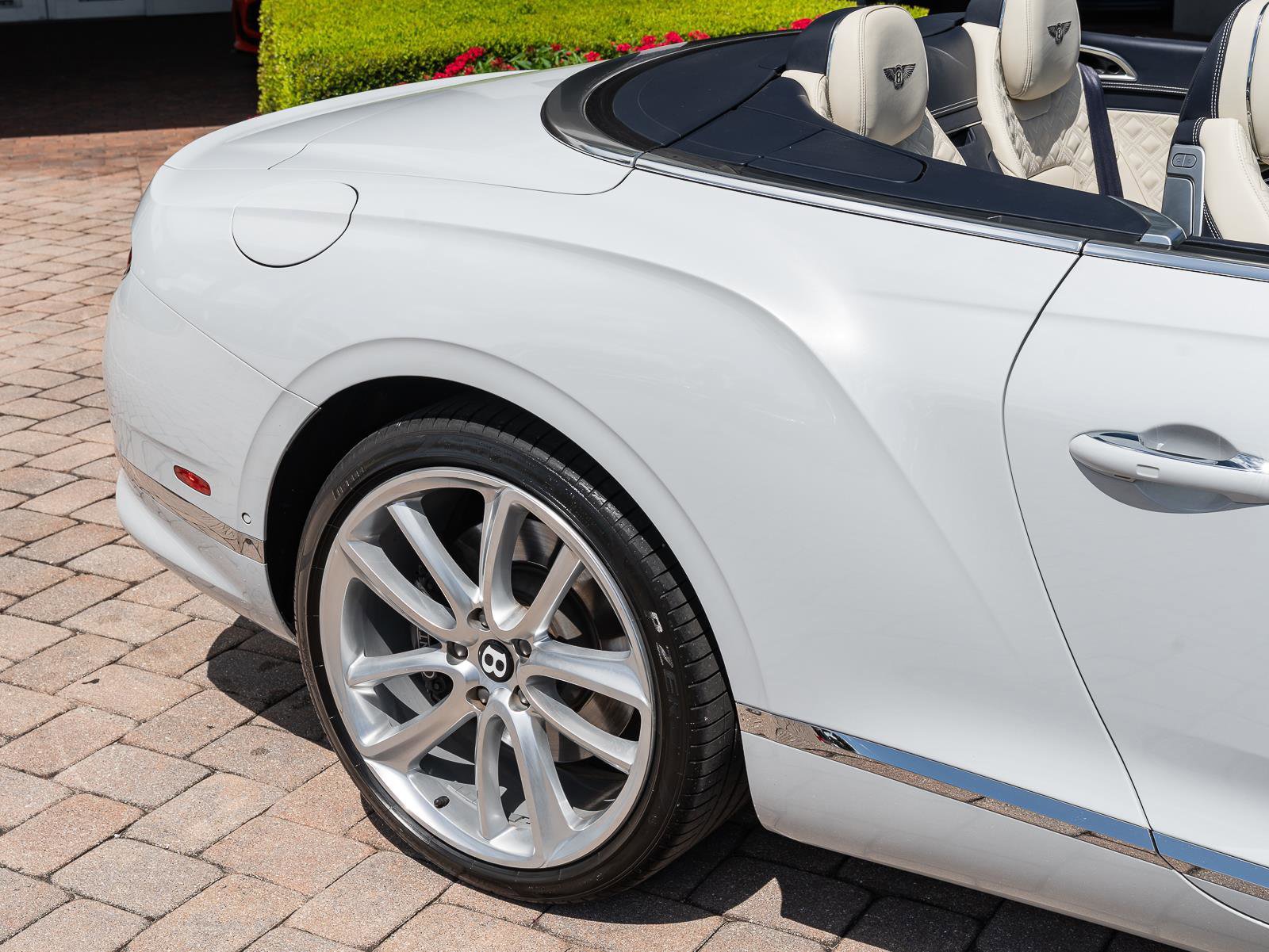 Used 2021 Bentley Continental GT V8 image 9