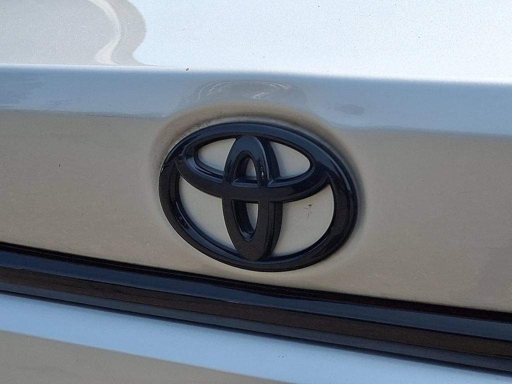 Used 2022 Toyota Corolla LE FWD image 29