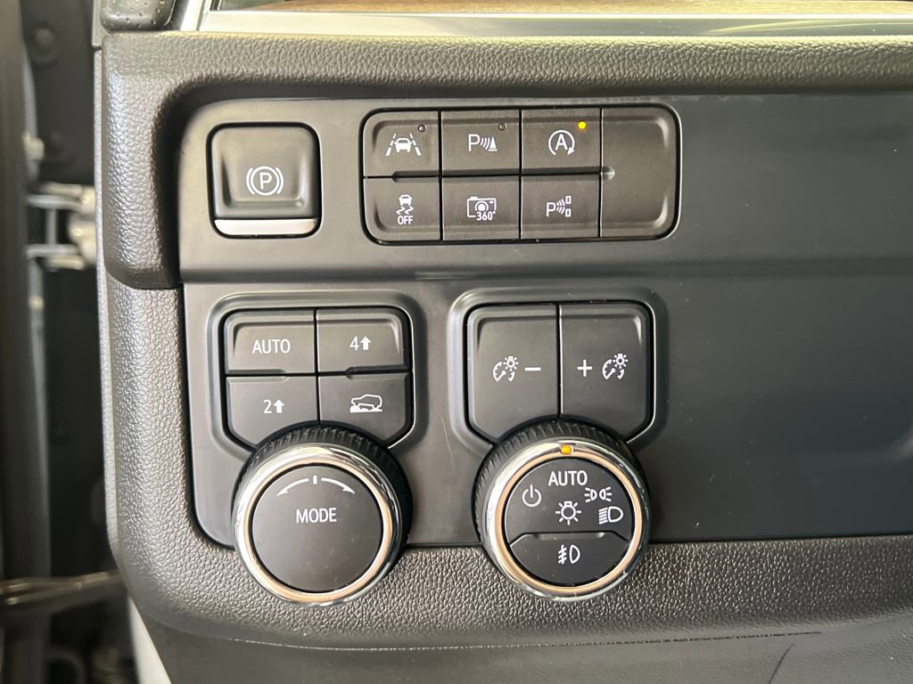 Used 2025 Chevrolet Suburban High Country AWD/4WD image 28