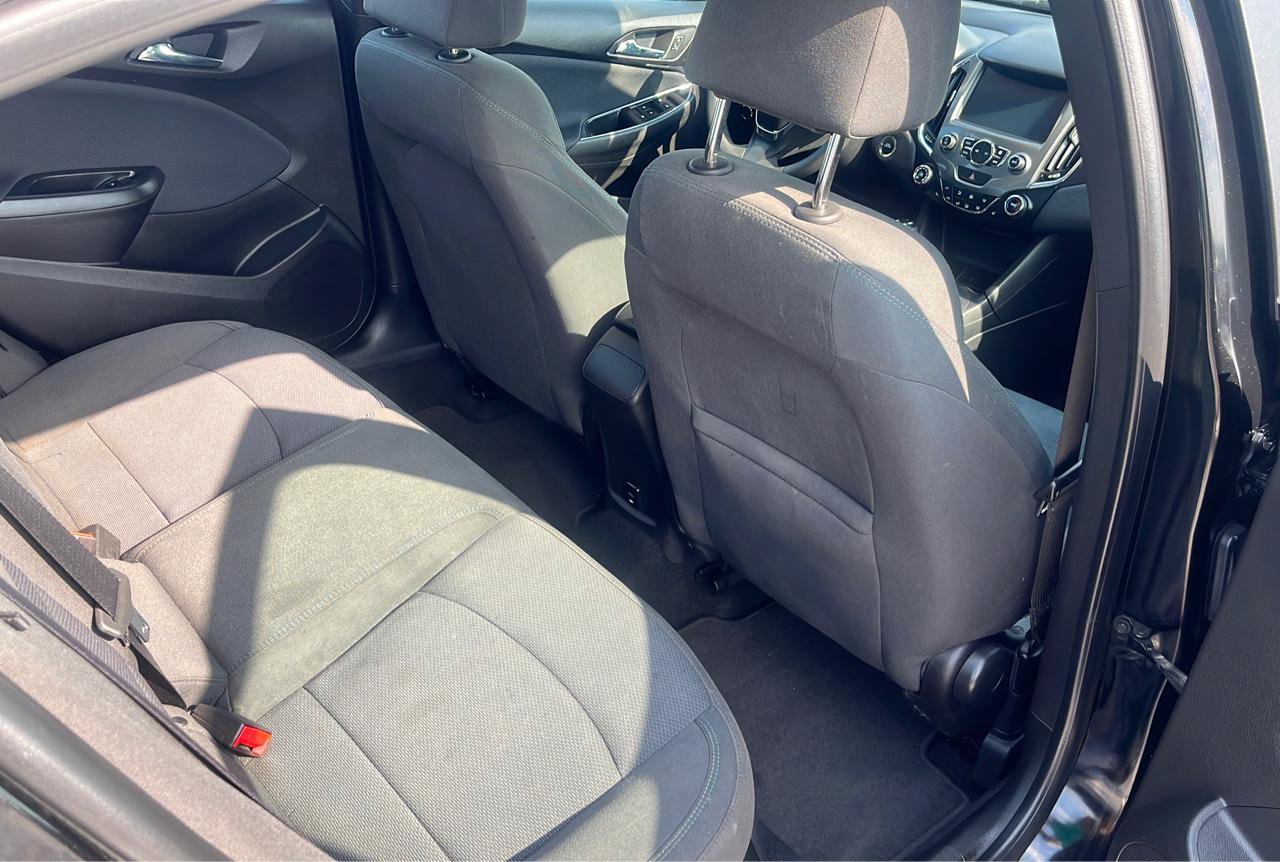 Used 2018 Chevrolet Cruze LT w/ Sun And Sound Package FWD image 15
