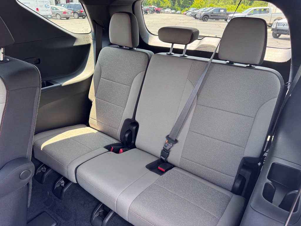 Used 2024 Chevrolet Traverse LT FWD image 30