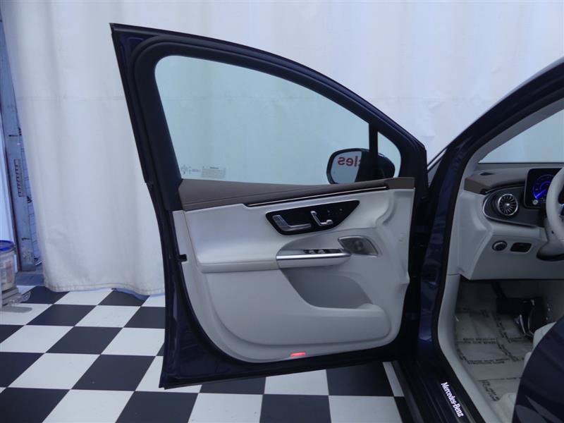 Used 2023 Mercedes-Benz EQE 350+ 4MATIC SUV w/ Exclusive Trim Package image 23