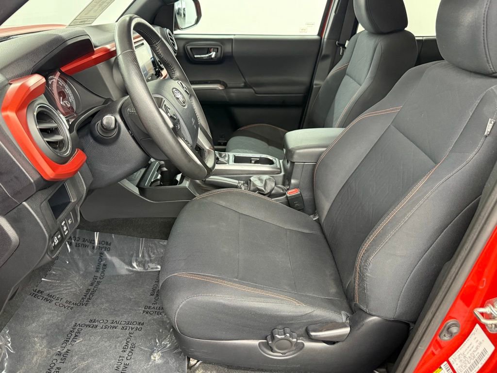 Used 2018 Toyota Tacoma TRD Sport AWD/4WD image 22