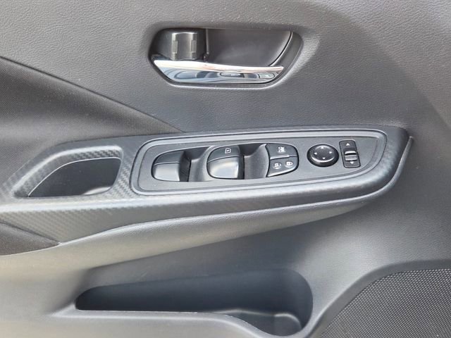 Used 2022 Nissan Versa SV image 32