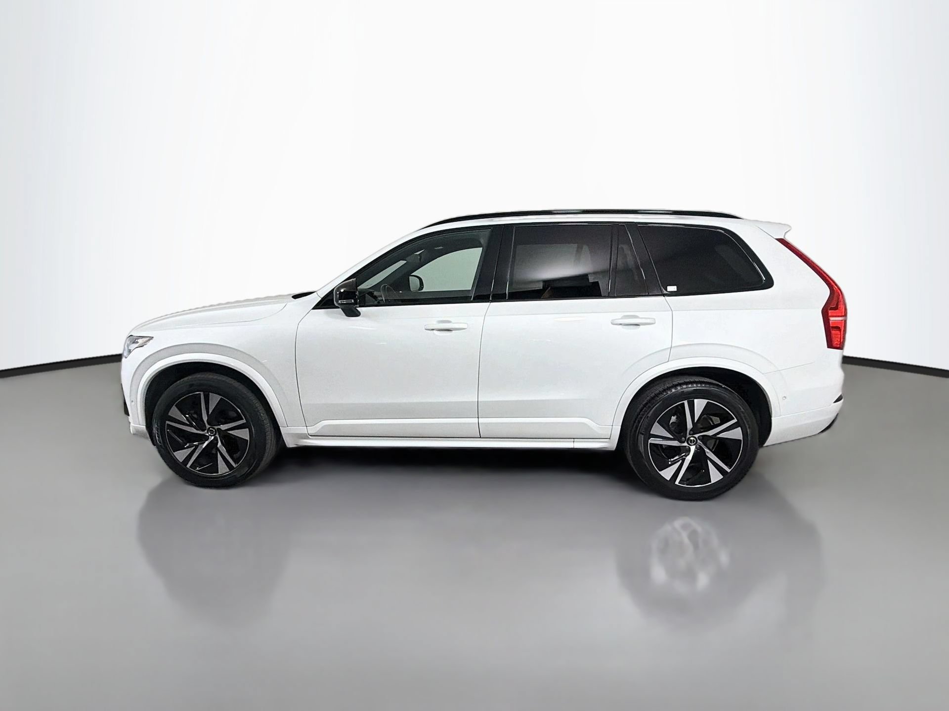 Used 2020 Volvo XC90 T5 R-Design w/ Protection Package Premier AWD/4WD image 9
