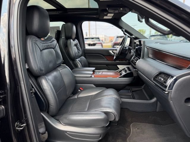 Used 2023 Lincoln Navigator L Reserve AWD/4WD image 16