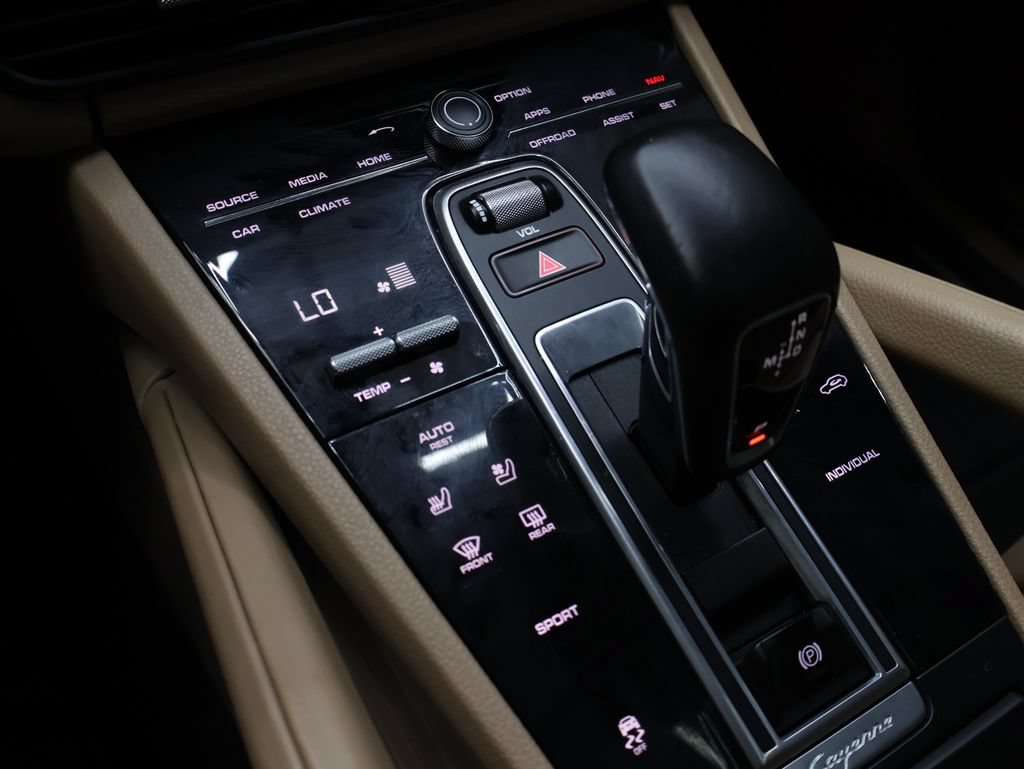 Used 2020 Porsche Cayenne AWD/4WD image 26