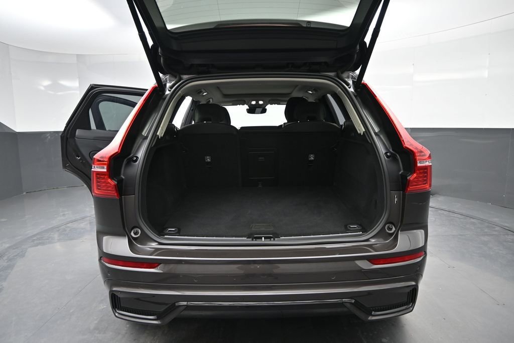 Used 2025 Volvo XC60 B5 Plus w/ Climate Package AWD/4WD image 18
