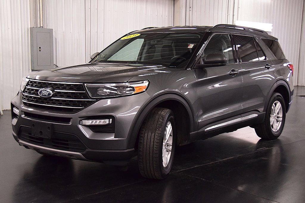 Used 2023 Ford Explorer XLT w/ Equipment Group 202A image 3