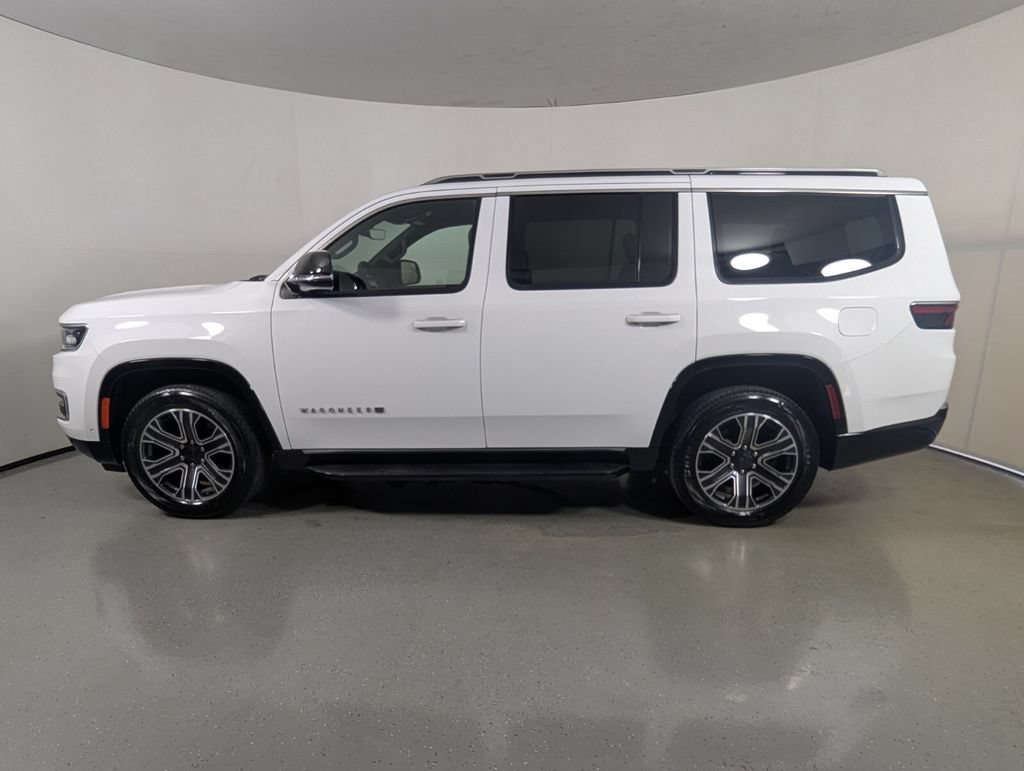 Used 2024 Jeep Wagoneer Series II w/ Flexible Seating Group RWD image 4