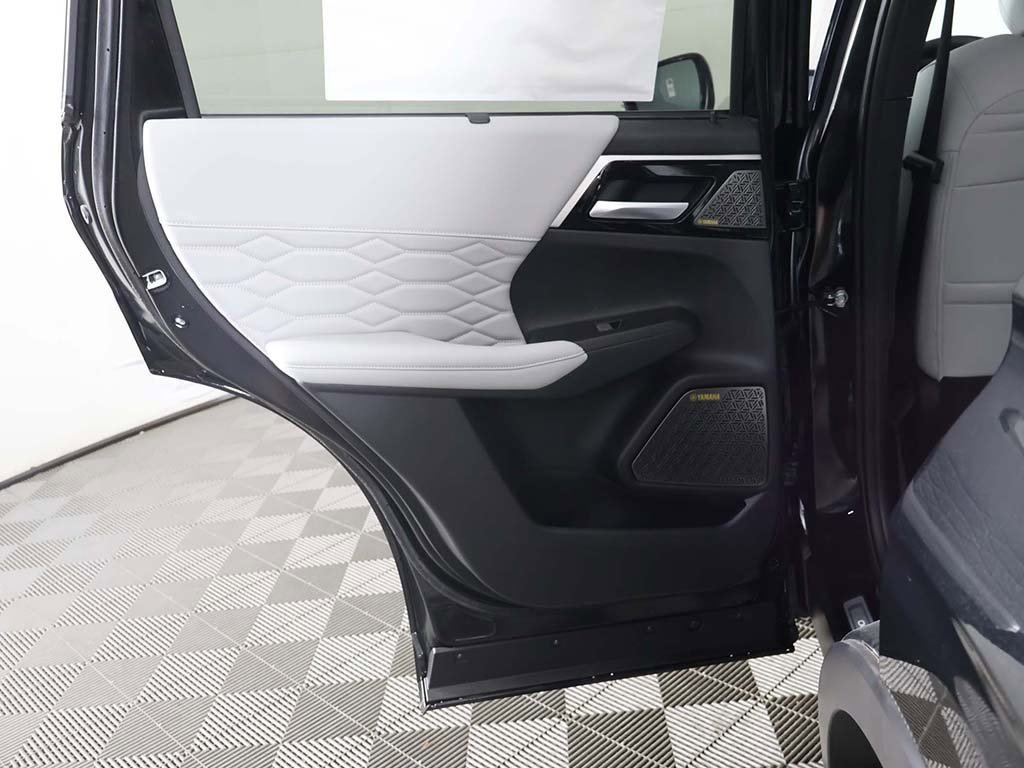 New 2025 Mitsubishi Outlander AWD image 31