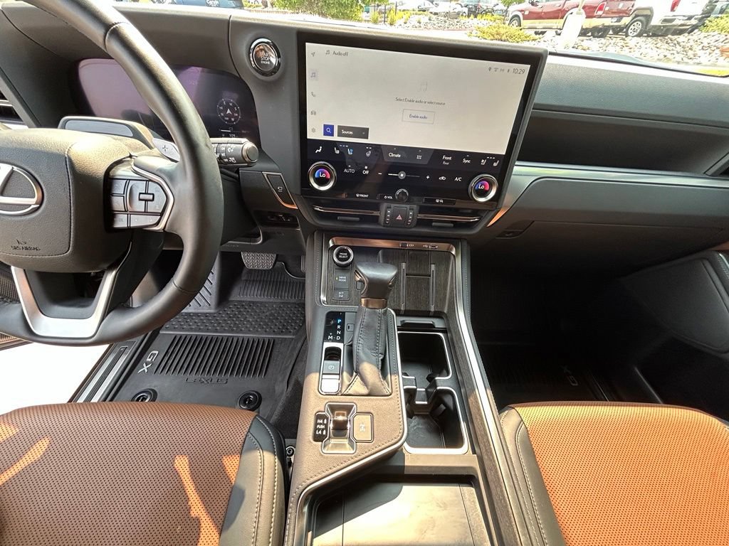Used 2025 Lexus GX 550 w/ Accessory Package (2T) AWD/4WD image 19