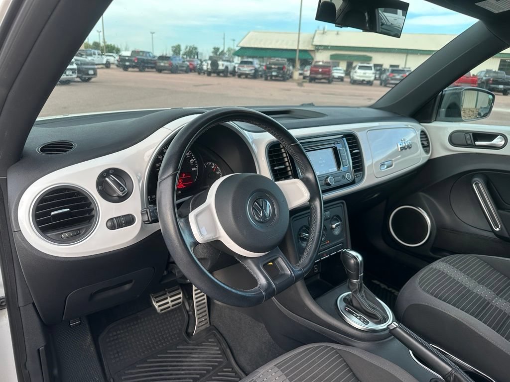 Used 2012 Volkswagen Beetle Launch Edition FWD image 12