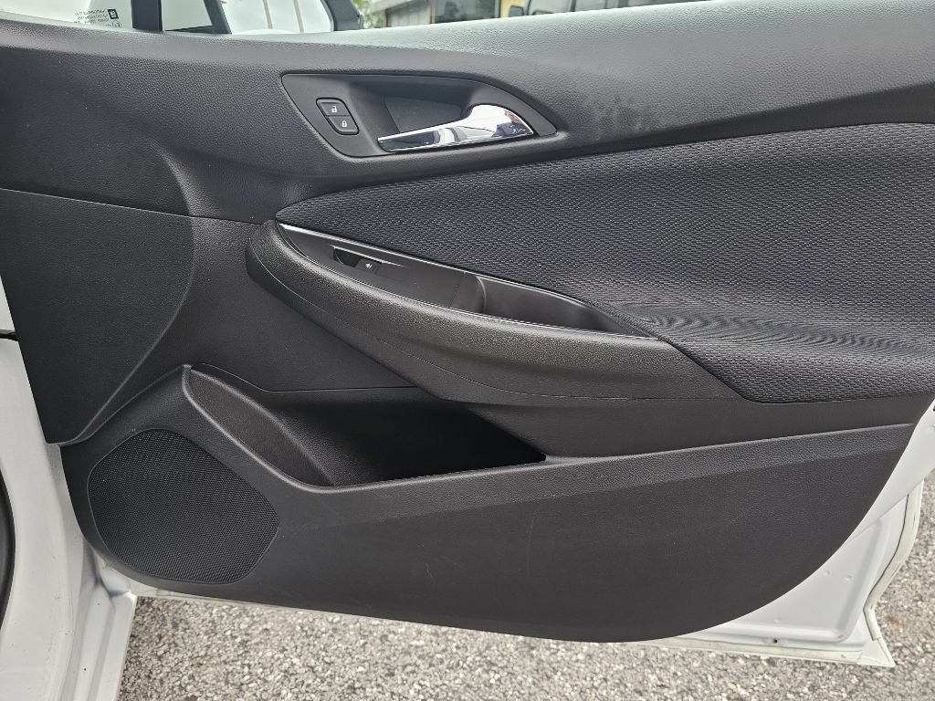 Used 2017 Chevrolet Cruze LS FWD image 33