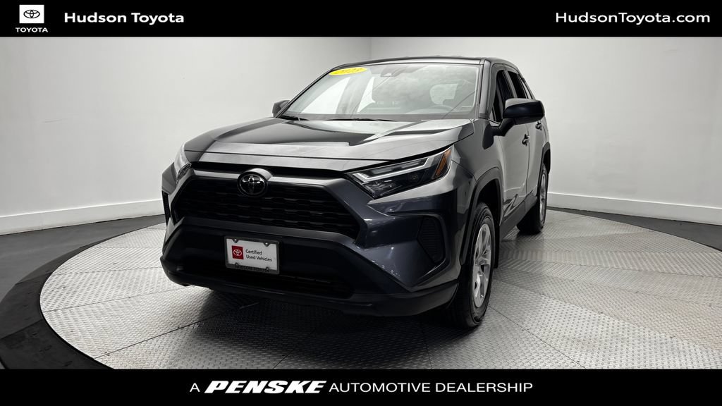 Used 2023 Toyota RAV4 LE AWD/4WD video 1