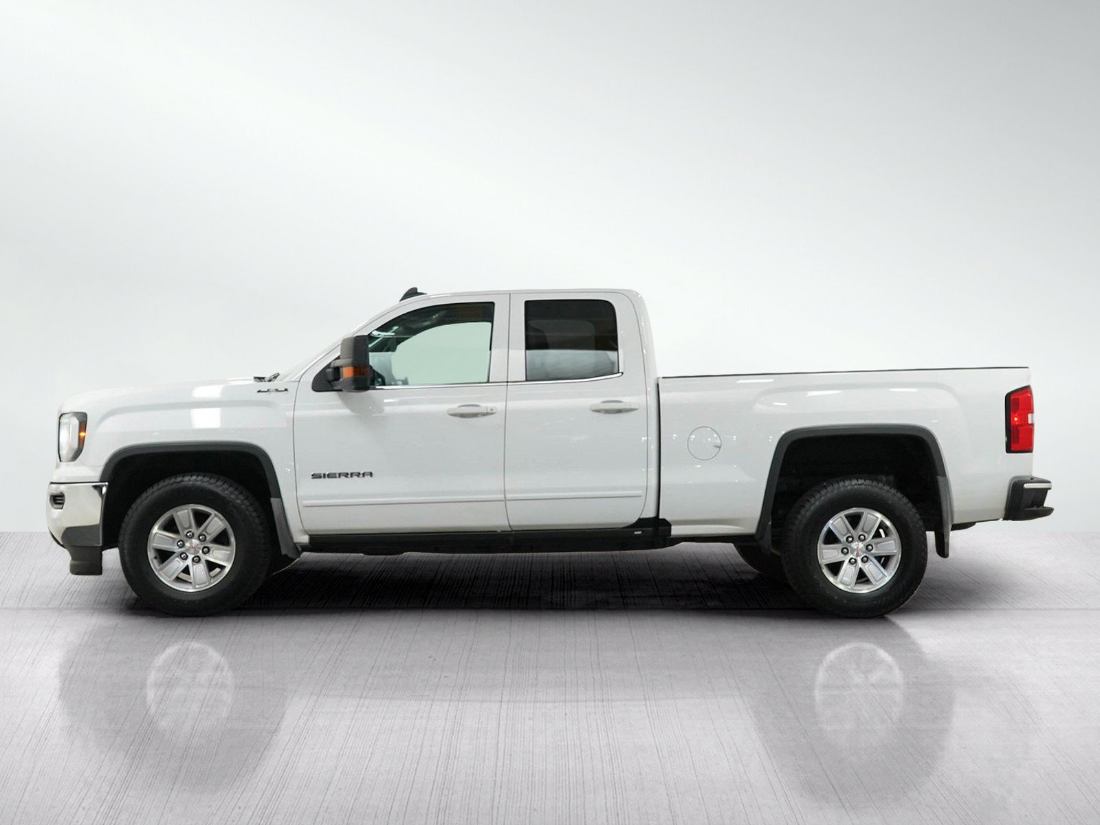 Used 2018 GMC Sierra 1500 SLE AWD/4WD image 2