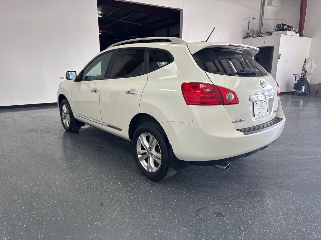 Used 2013 Nissan Rogue SV w/ Premium Pkg image 6
