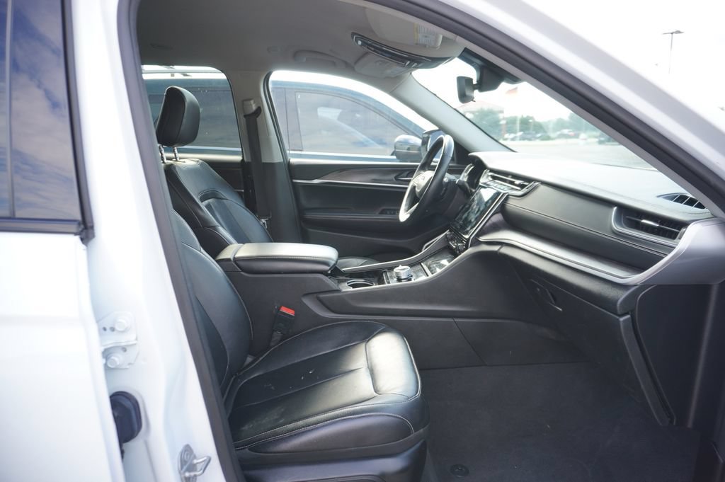 Used 2022 Jeep Grand Cherokee L Limited AWD/4WD image 9