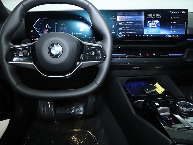 Certified 2025 BMW 530i xDrive w/ Premium Package image 28