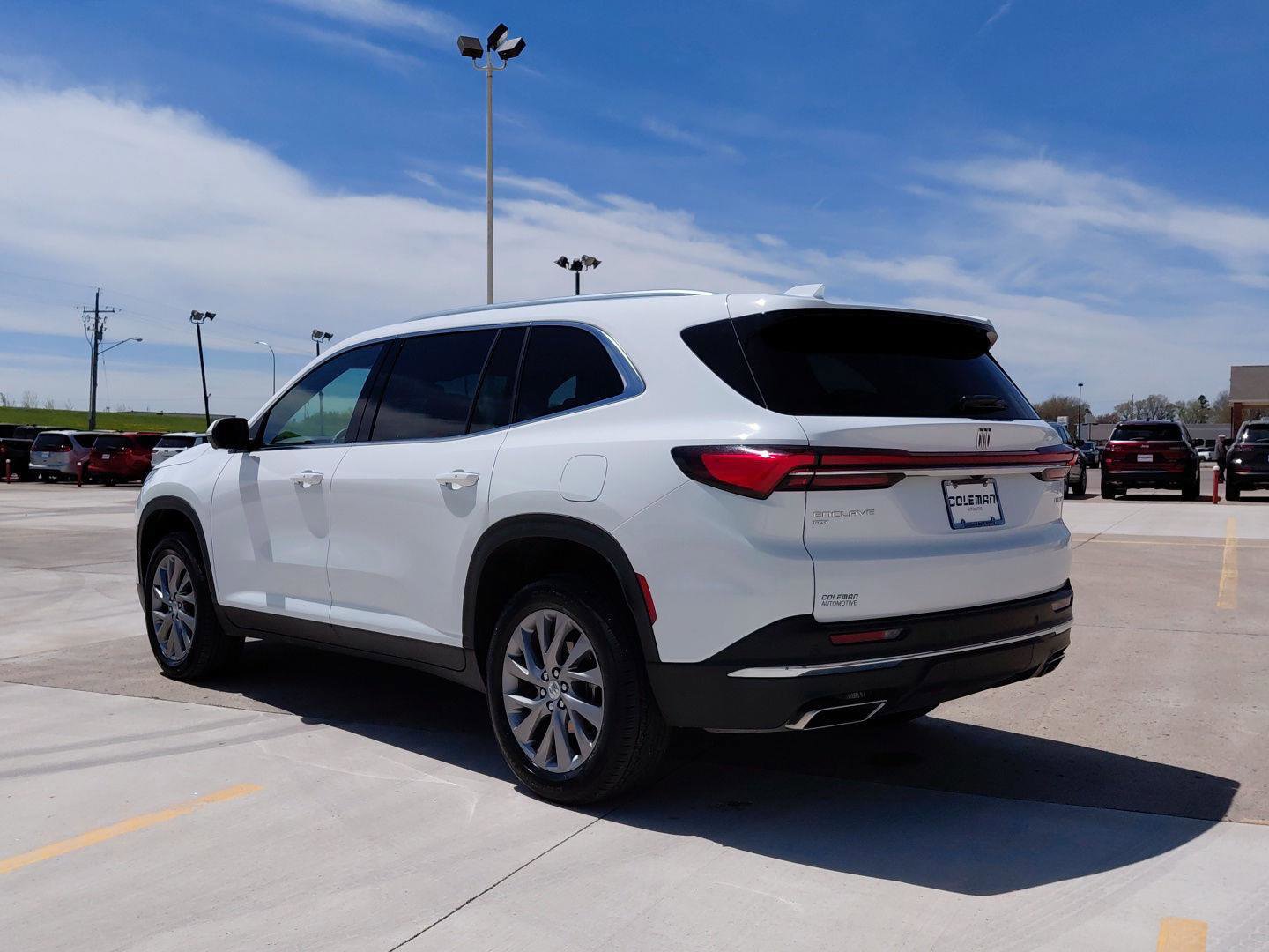 Used 2025 Buick Enclave Preferred AWD/4WD image 3