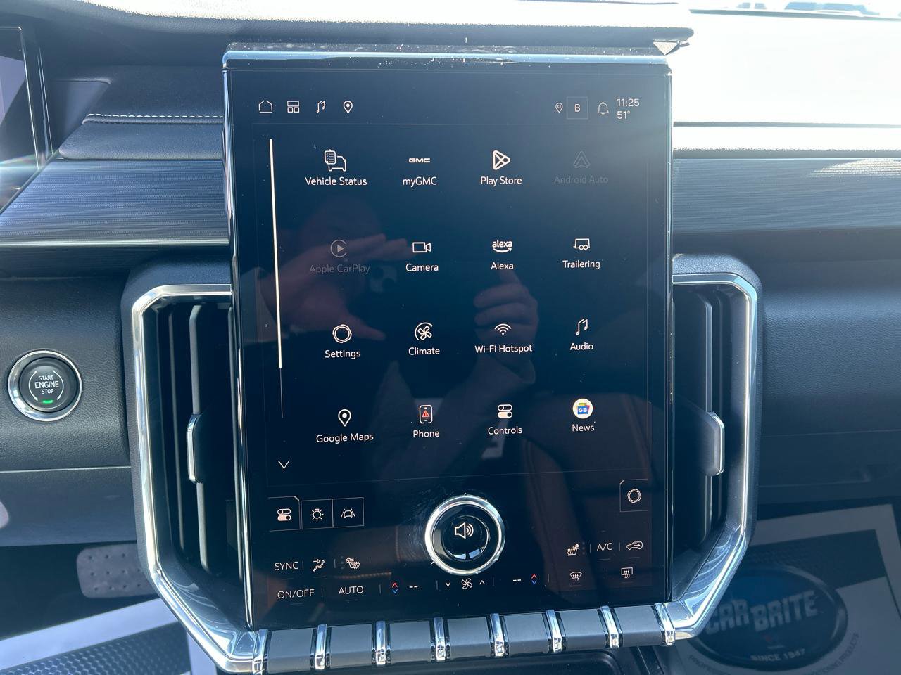 Used 2025 GMC Acadia Elevation w/ Elevation Premium Package image 17