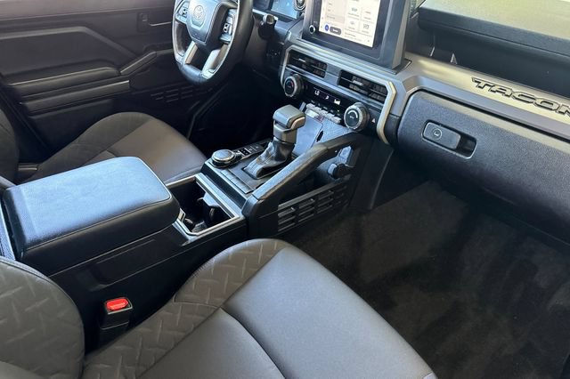 Used 2024 Toyota Tacoma SR5 w/ SR5 Upgrade Package AWD/4WD image 15