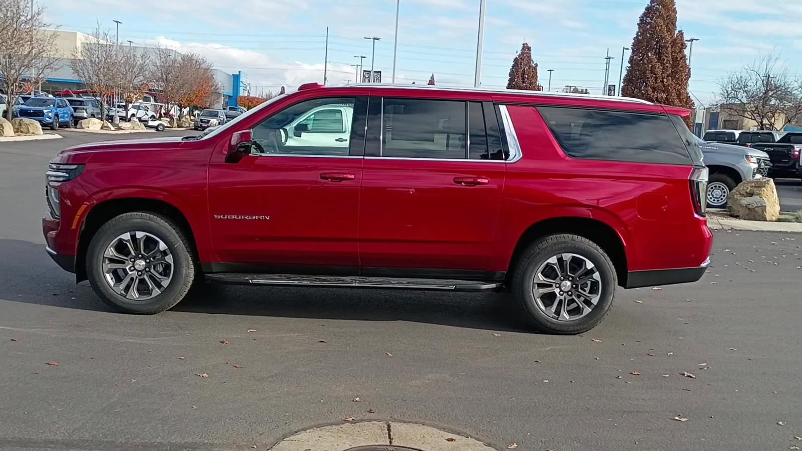 New 2026 Chevrolet Suburban LT image 5
